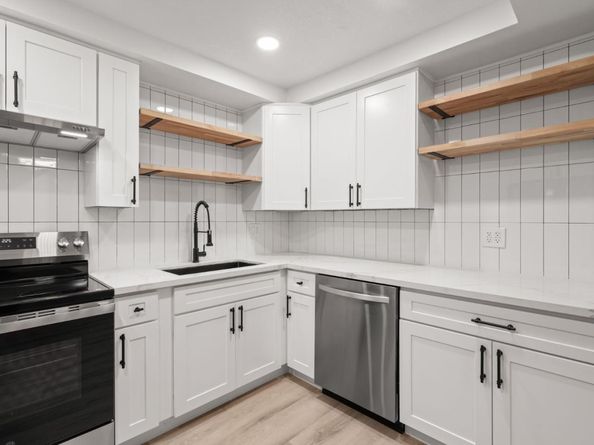 1033 Crestview Drive 207, Mountain View CA 94040