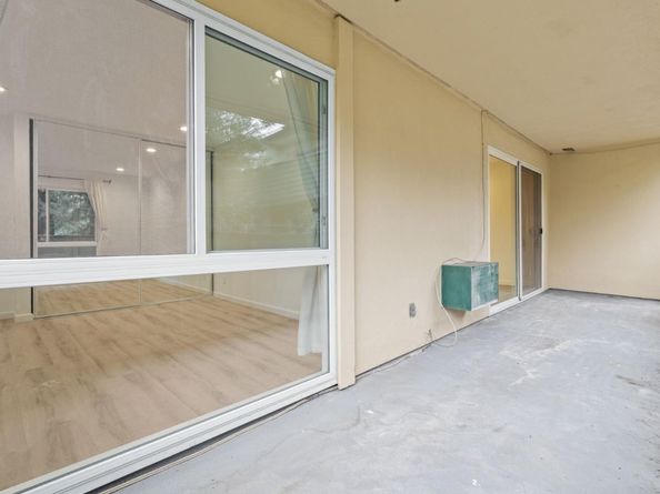 1033 Crestview Drive 207, Mountain View CA 94040