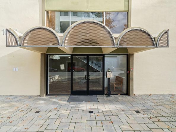 1033 Crestview Drive 207, Mountain View CA 94040