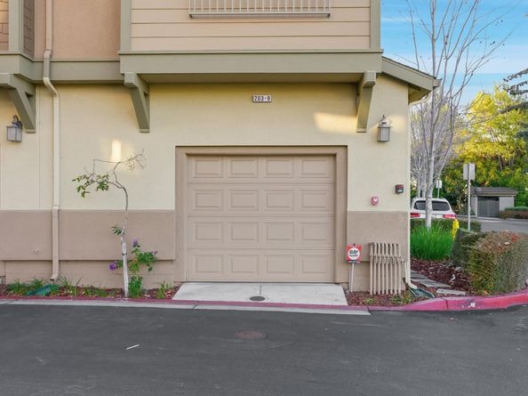 203 Peppermint Tree Terrace 8, Sunnyvale CA 94086