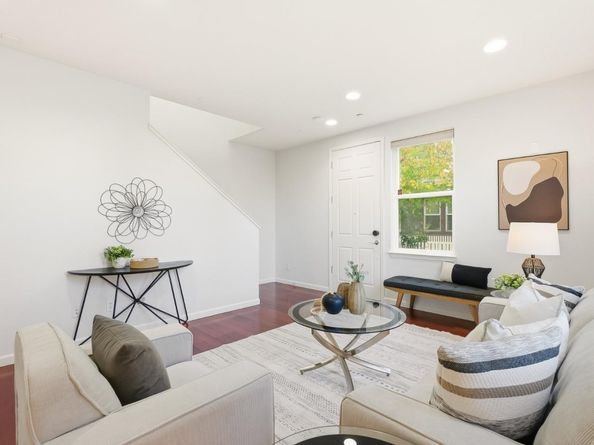 203 Peppermint Tree Terrace 8, Sunnyvale CA 94086