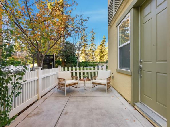 203 Peppermint Tree Terrace 8, Sunnyvale CA 94086