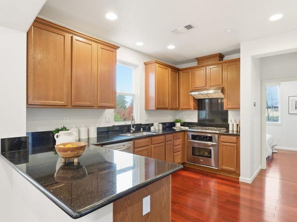 203 Peppermint Tree Terrace 8, Sunnyvale CA 94086