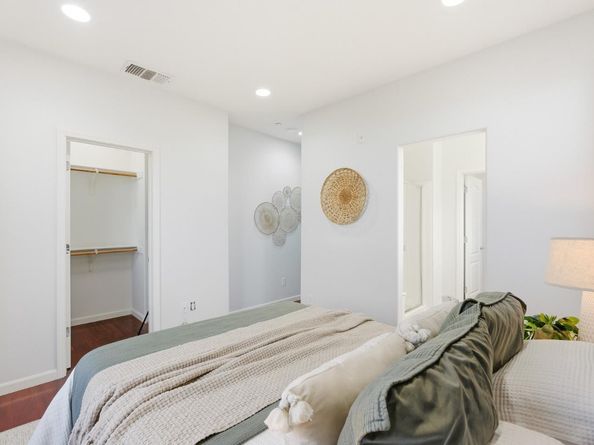 203 Peppermint Tree Terrace 8, Sunnyvale CA 94086