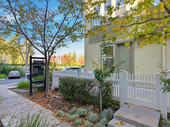 203 Peppermint Tree Terrace 8, Sunnyvale CA 94086