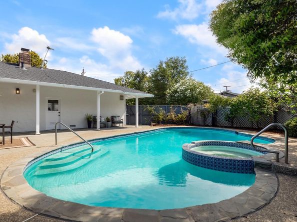 822 Amber Lane, Los Altos CA 94024