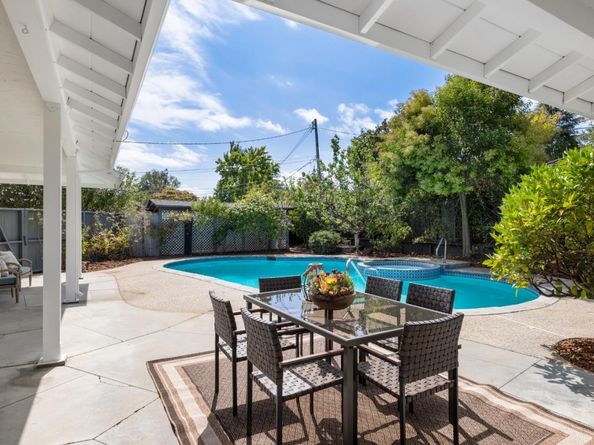 822 Amber Lane, Los Altos CA 94024