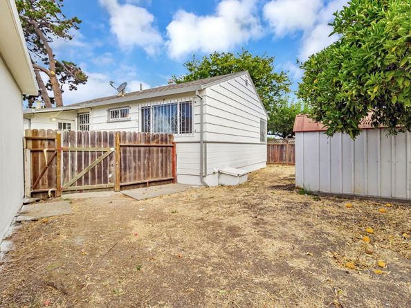 454 Daisy Ln, East Palo Alto CA 94303