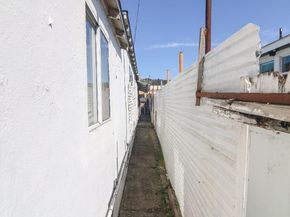 7118 Halliday Avenue, Oakland CA 94605