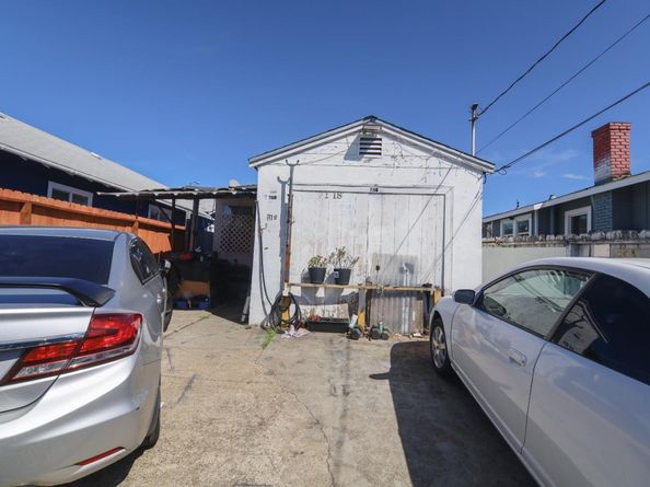 7118 Halliday Avenue, Oakland CA 94605