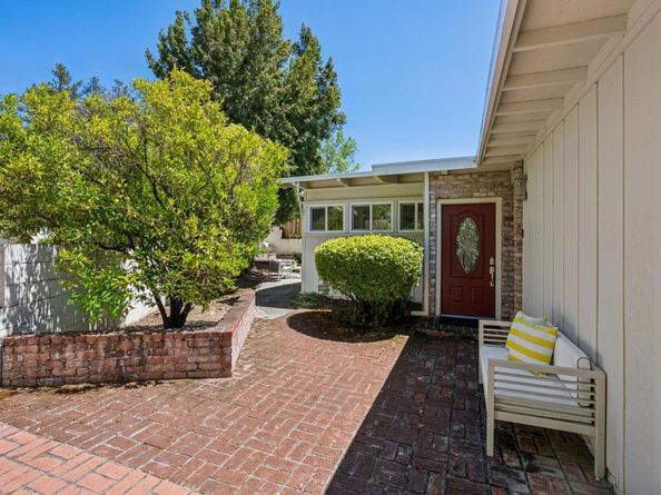20210 Franklin Avenue, Saratoga CA 95070