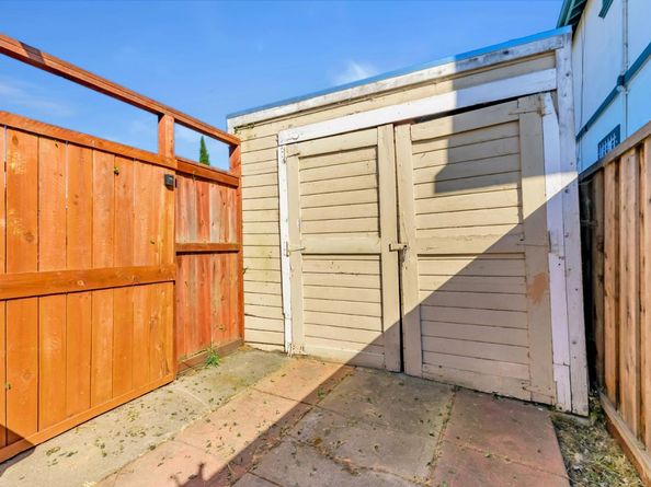 2452 Humboldt Avenue, Oakland CA 94601