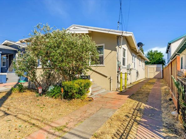 2452 Humboldt Avenue, Oakland CA 94601