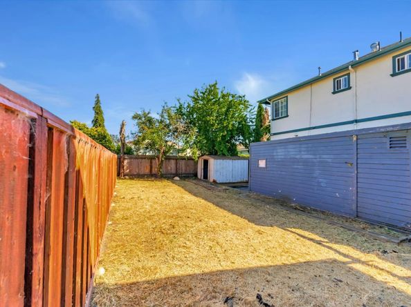 2452 Humboldt Avenue, Oakland CA 94601