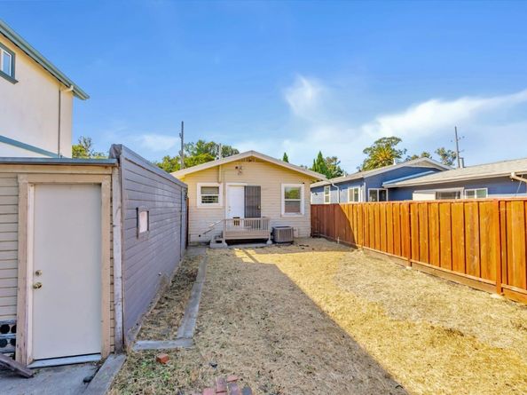 2452 Humboldt Avenue, Oakland CA 94601
