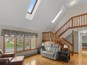 16 Flint Pond Rd, Worcester MA 01604