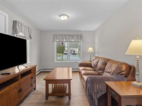 16 Flint Pond Rd, Worcester MA 01604