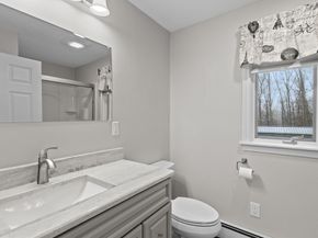 16 Flint Pond Rd, Worcester MA 01604