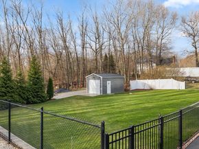 16 Flint Pond Rd, Worcester MA 01604