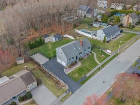 16 Flint Pond Rd, Worcester MA 01604