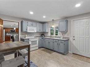 16 Flint Pond Rd, Worcester MA 01604