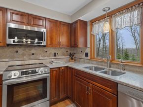 16 Flint Pond Rd, Worcester MA 01604