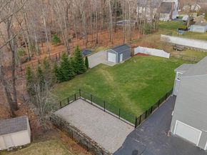 16 Flint Pond Rd, Worcester MA 01604