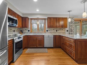 16 Flint Pond Rd, Worcester MA 01604