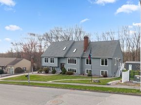 16 Flint Pond Rd, Worcester MA 01604