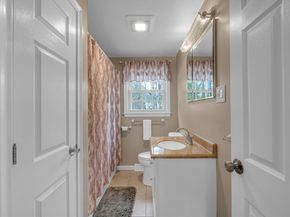 13 Brookside Dr, Billerica MA 01821