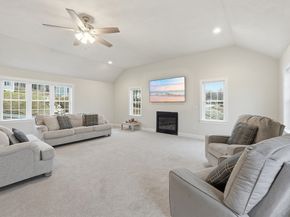 74 Deanna Dr, Holden MA 01520