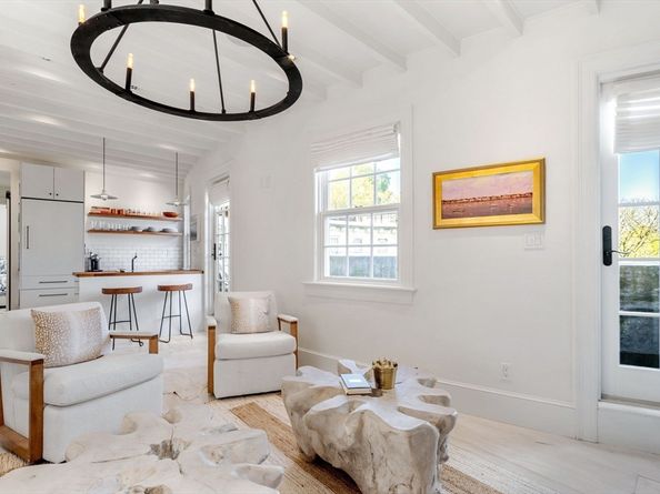 5 West Hill Place D, Boston MA 02114