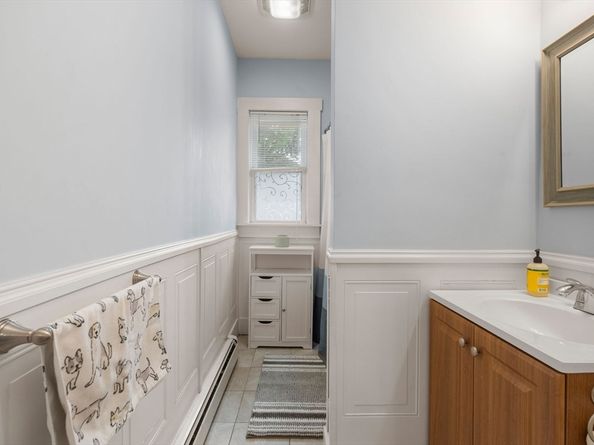 59 Webber St, Leominster MA 01453