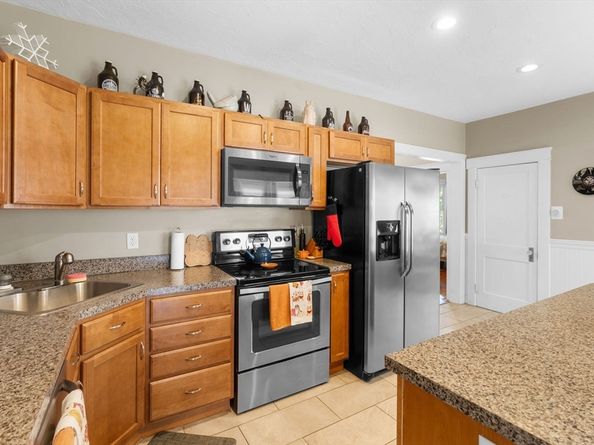 59 Webber St, Leominster MA 01453