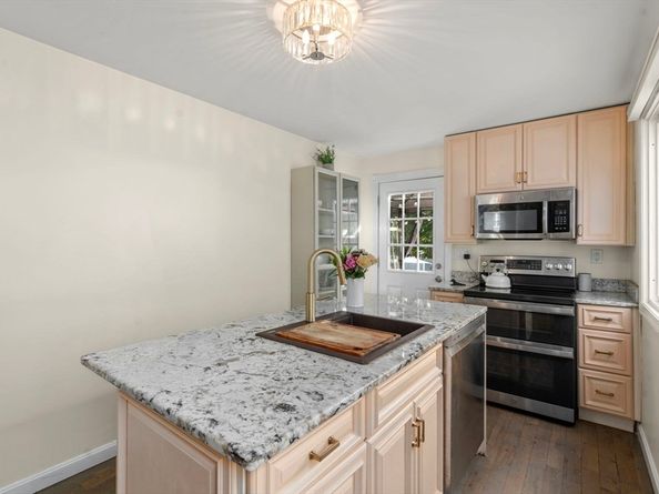 9 Marshall St, Winthrop MA 02152