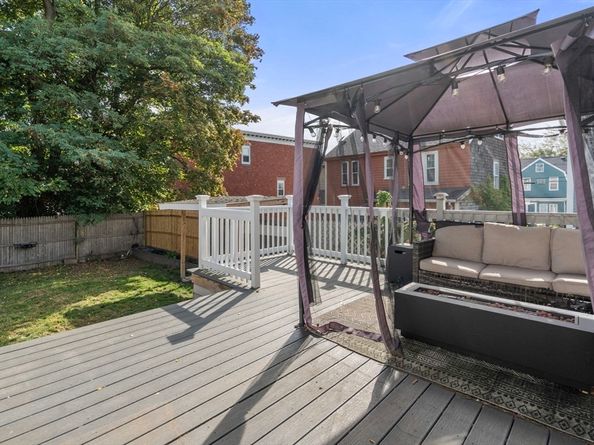 9 Marshall St, Winthrop MA 02152