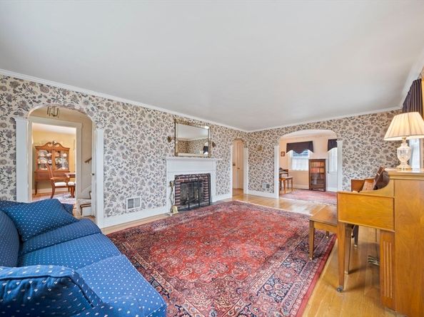 38 Idlewell St, Weymouth MA 02188