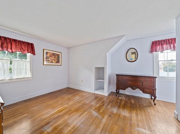 38 Idlewell St, Weymouth MA 02188