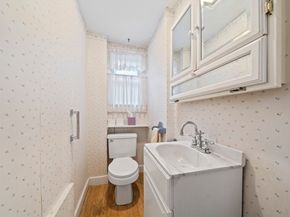 38 Idlewell St, Weymouth MA 02188