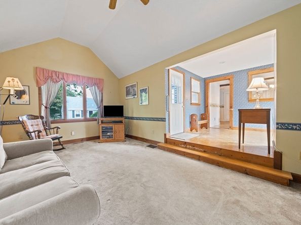 38 Idlewell St, Weymouth MA 02188