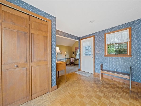 38 Idlewell St, Weymouth MA 02188