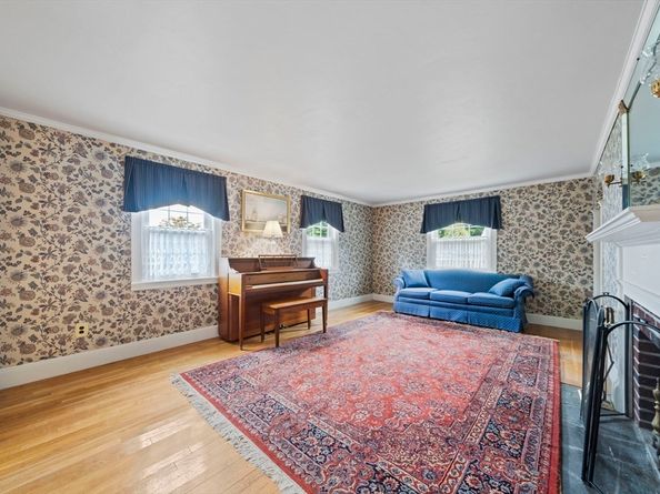 38 Idlewell St, Weymouth MA 02188