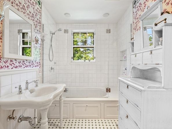 40 Heath Hill St, Brookline MA 02445