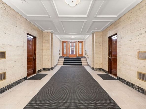 250 Commonwealth Ave 11, Boston MA 02116
