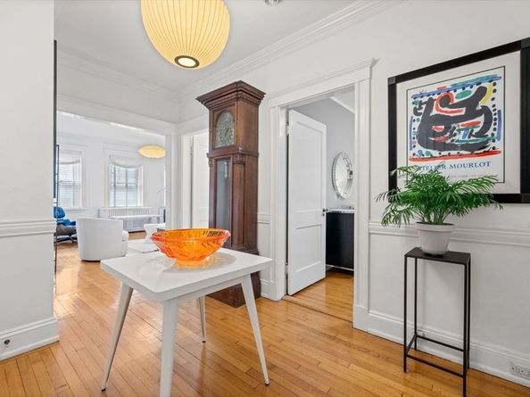 250 Commonwealth Ave 11, Boston MA 02116