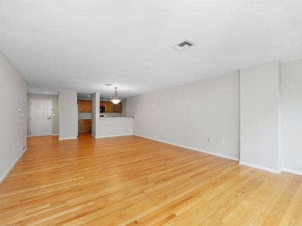 183 Oak Street 307, Newton MA 02464