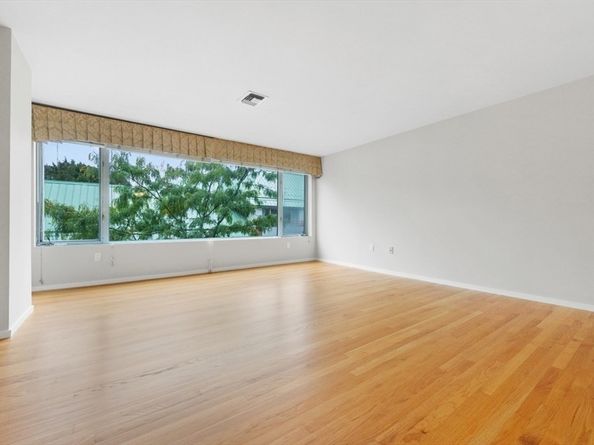 183 Oak Street 307, Newton MA 02464