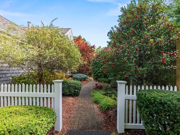 1 Matt Hoxie Tr 1, Plymouth MA 02360