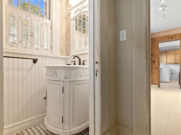16 Court St, North Andover MA 01845
