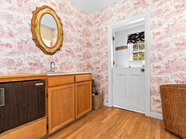 16 Court St, North Andover MA 01845
